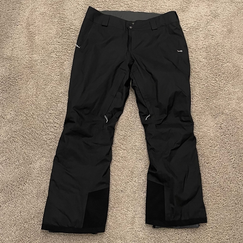 Patagonia XL Women’s Snowbelle Pants.
